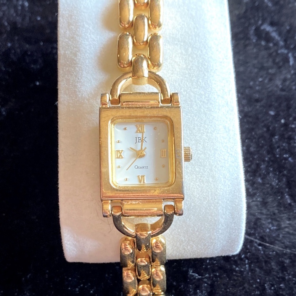 Camrose & Kross Jackie Kennedy Collection Graduation Wristwatch. 👩🏻‍🎓